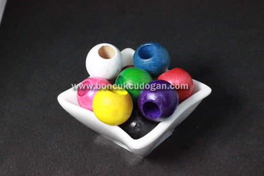 KARIŞIK RENKLİ TAHTA 20mm Yuvarlak Geniş Delik