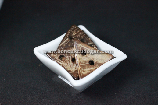 COCONUT (HİNDİSTAN CEVİZİ) DÜĞMELER ÜÇGEN DÜĞMELER 4cm
