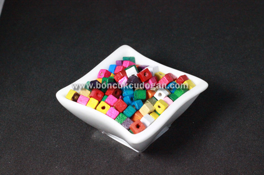 KARIŞIK RENKLİ TAHTA Kare 6x6mm